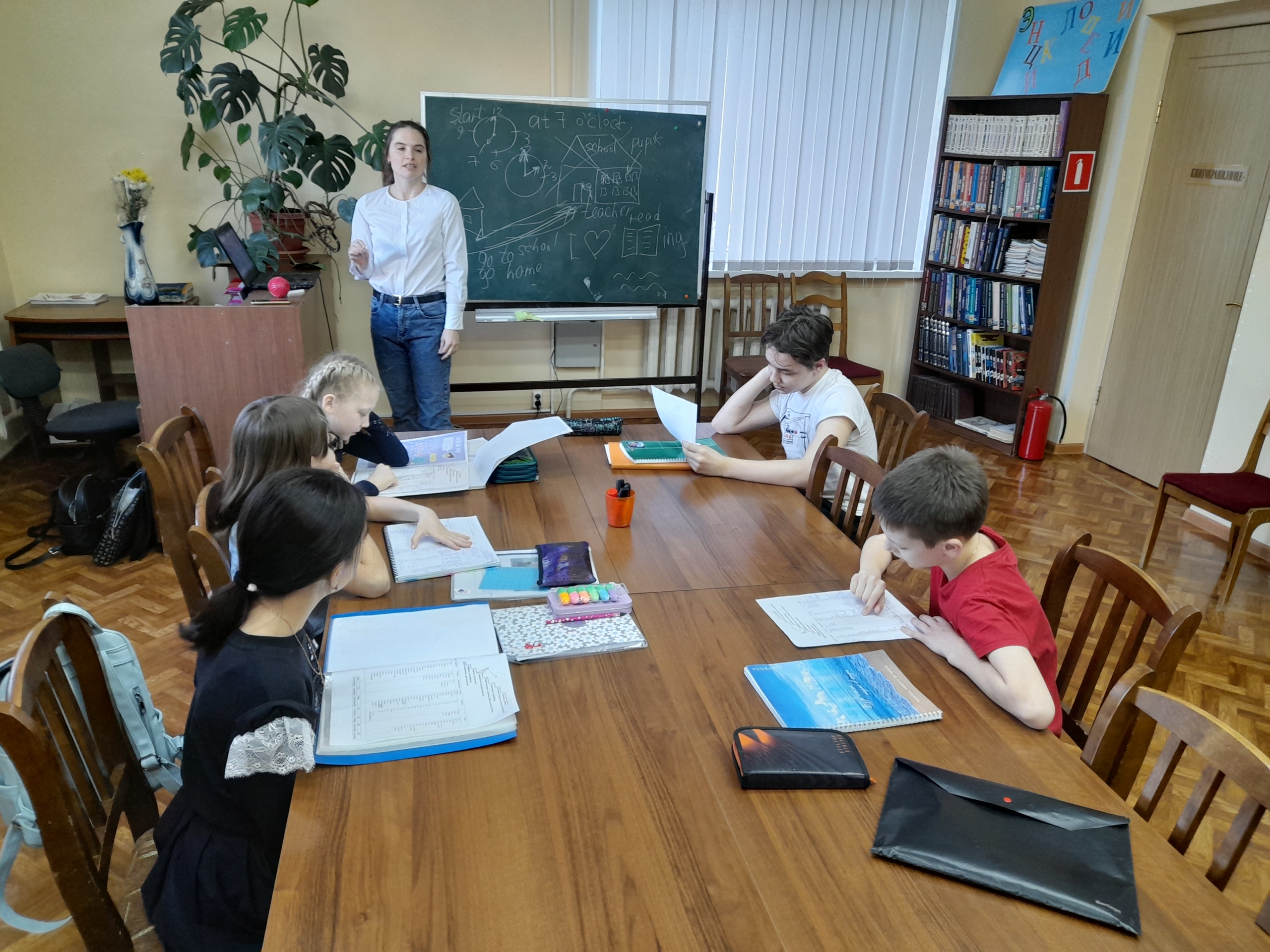 Английский клуб \"Welcome\"- \"Мой проект на английском\". Занятия в Краснополянской библиотеке.